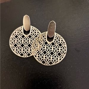 Only worn twice Kendra Scott gold earrings!
